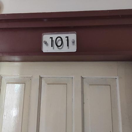 Oyo 93411 Syariah Hotel Tomborang Karema Esterno foto
