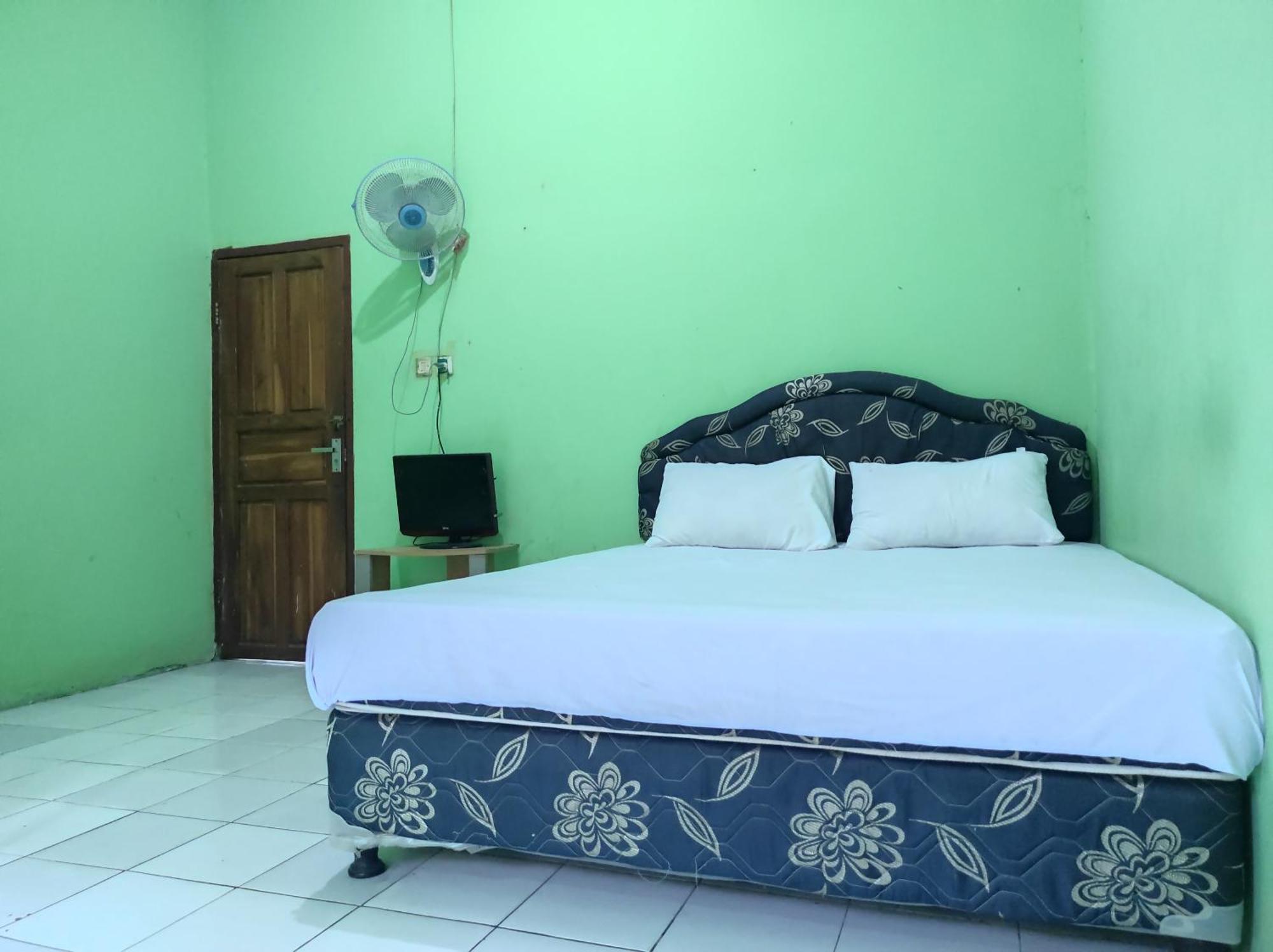 Oyo 93411 Syariah Hotel Tomborang Karema Esterno foto