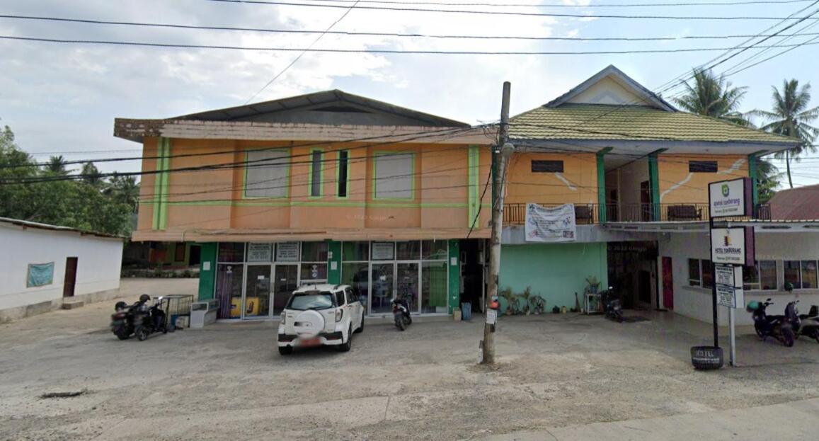 Oyo 93411 Syariah Hotel Tomborang Karema Esterno foto