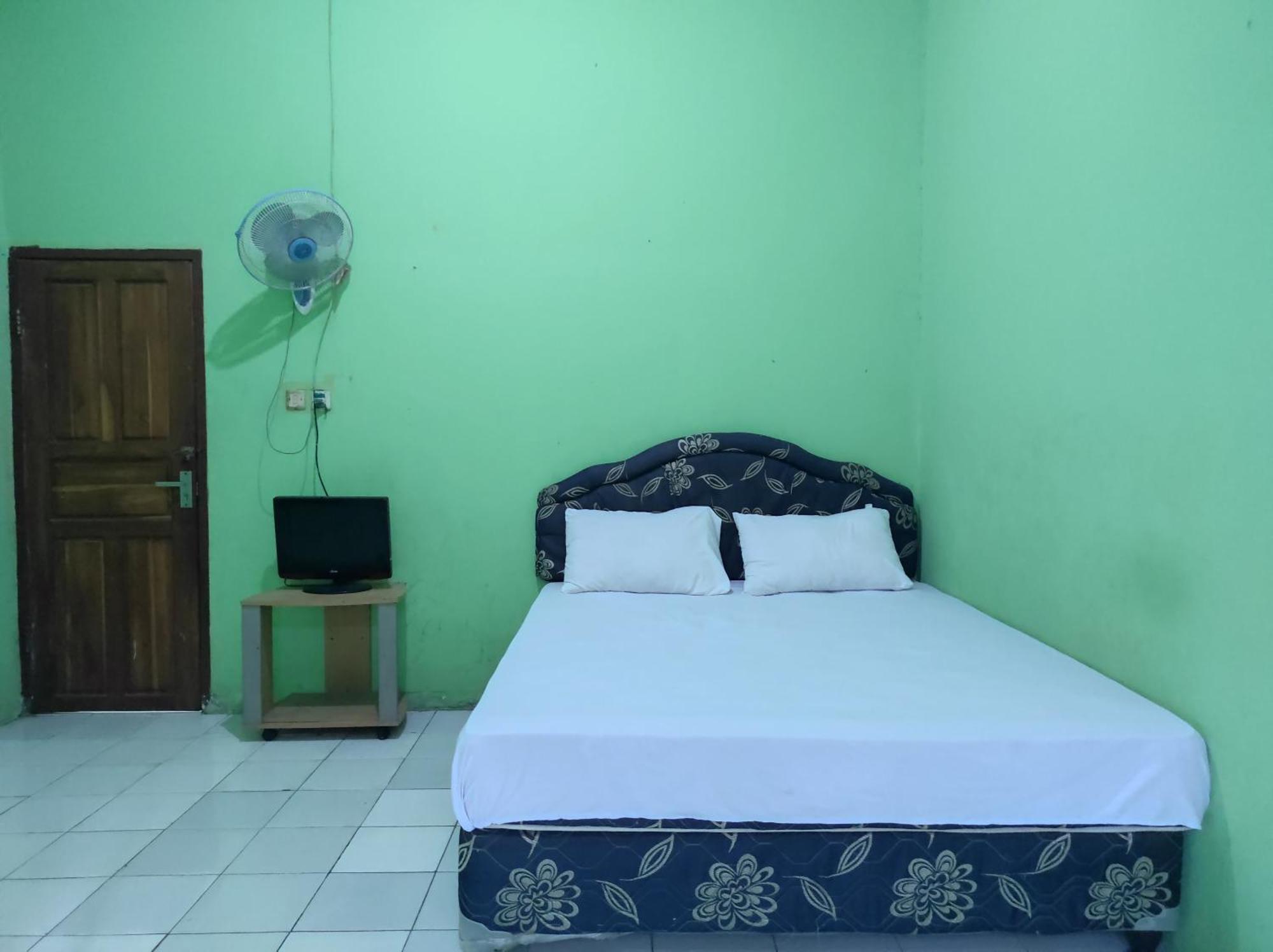 Oyo 93411 Syariah Hotel Tomborang Karema Esterno foto