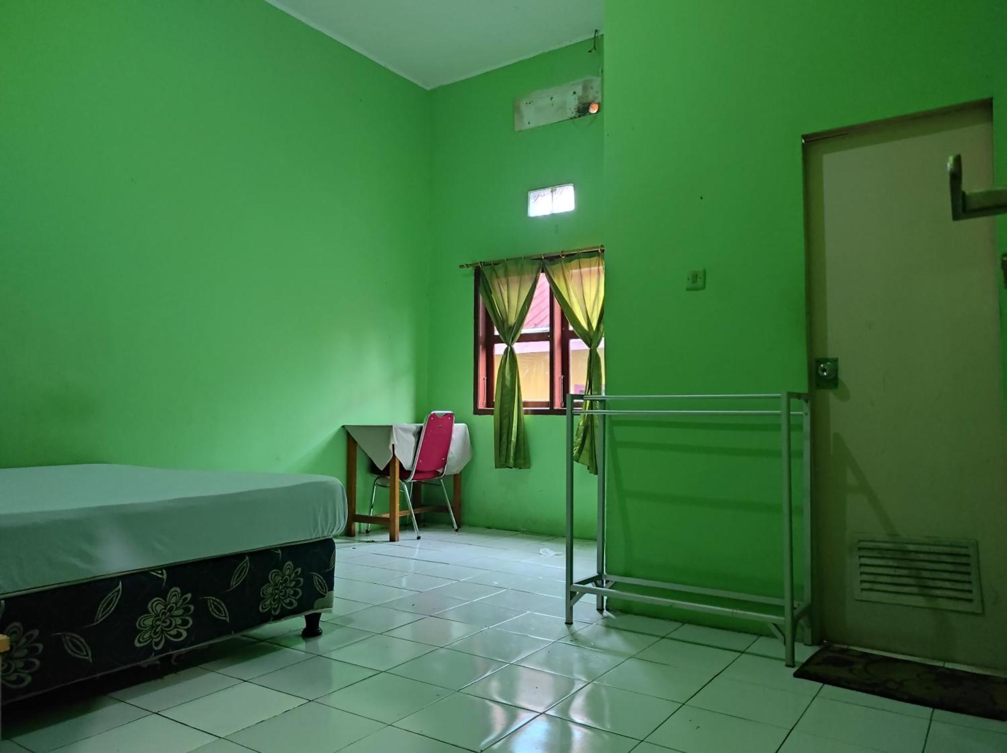 Oyo 93411 Syariah Hotel Tomborang Karema Esterno foto