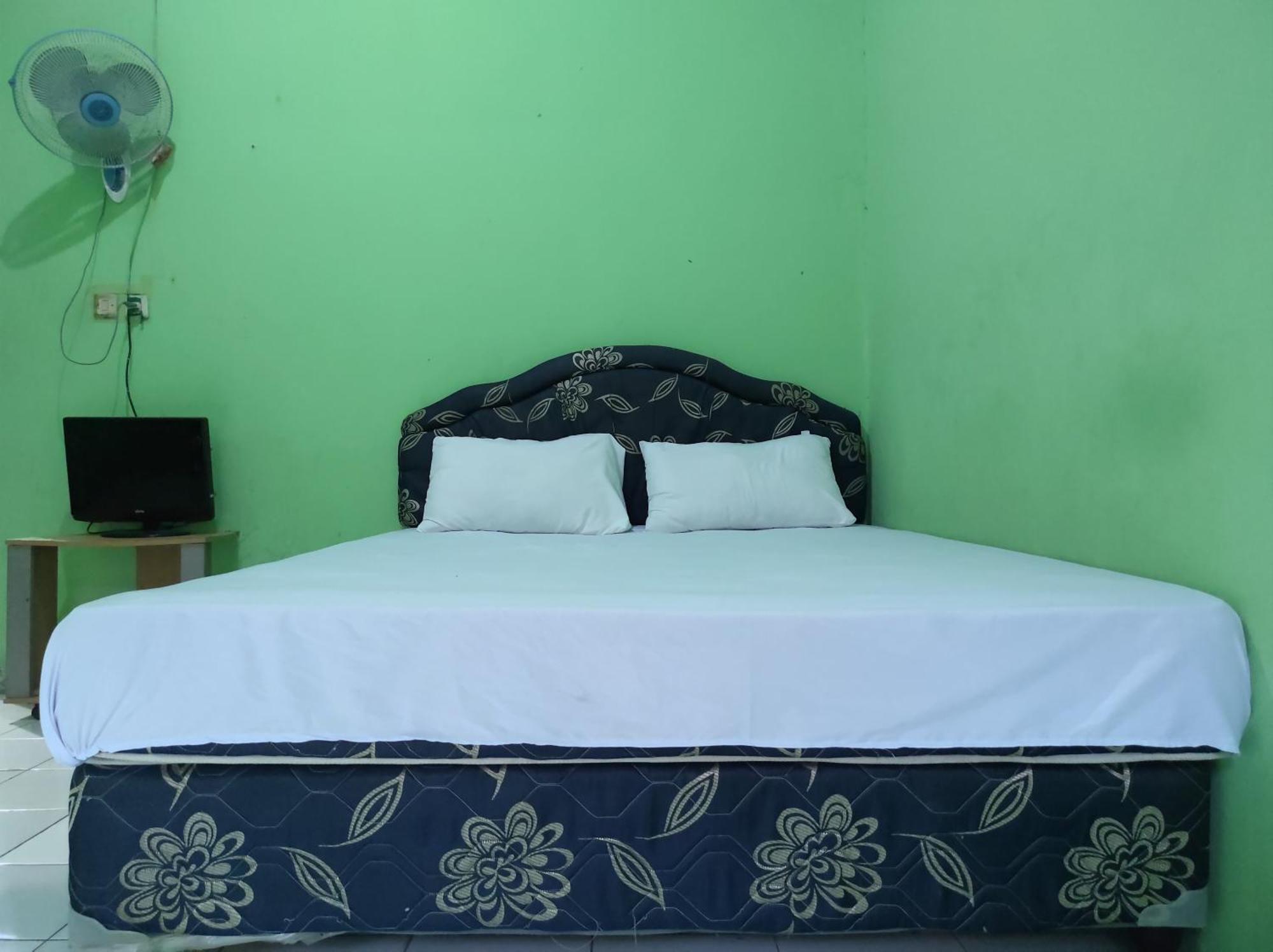 Oyo 93411 Syariah Hotel Tomborang Karema Esterno foto