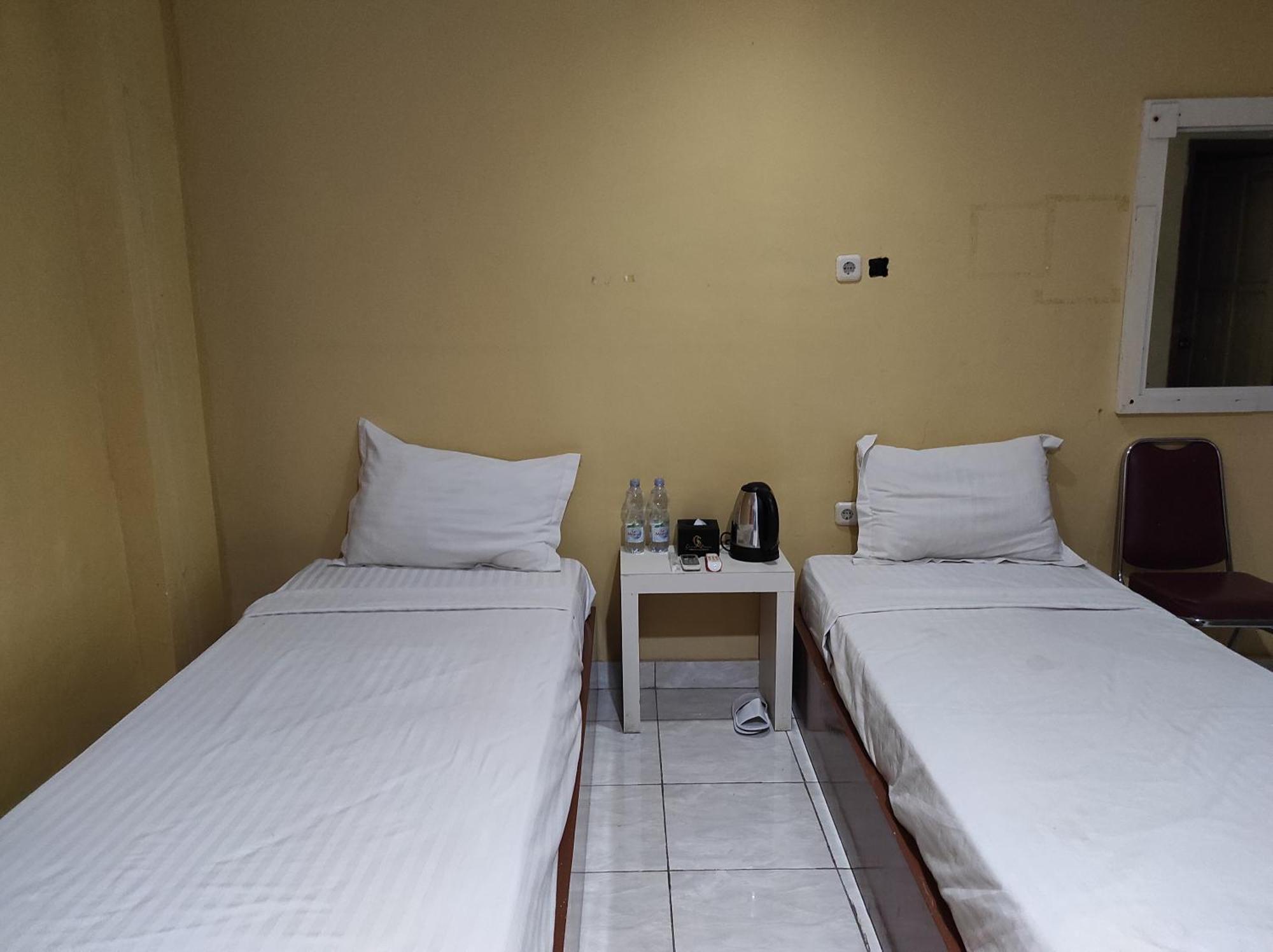Oyo 93411 Syariah Hotel Tomborang Karema Esterno foto