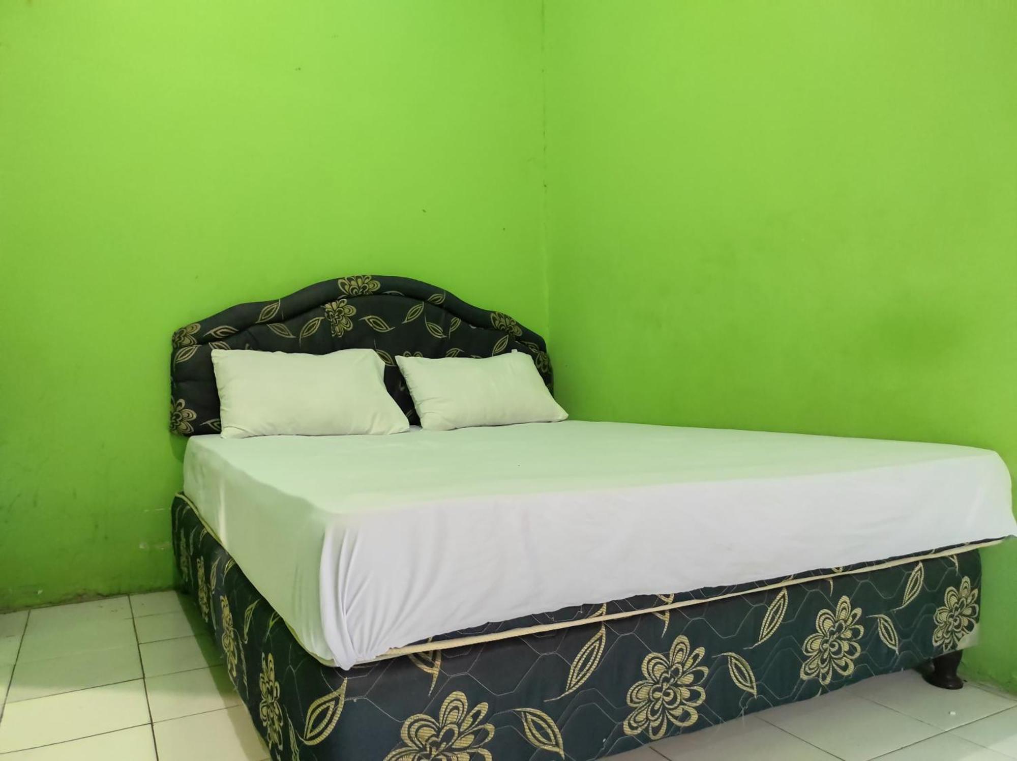 Oyo 93411 Syariah Hotel Tomborang Karema Esterno foto