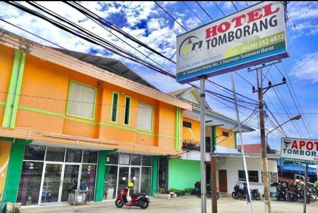 Oyo 93411 Syariah Hotel Tomborang Karema Esterno foto