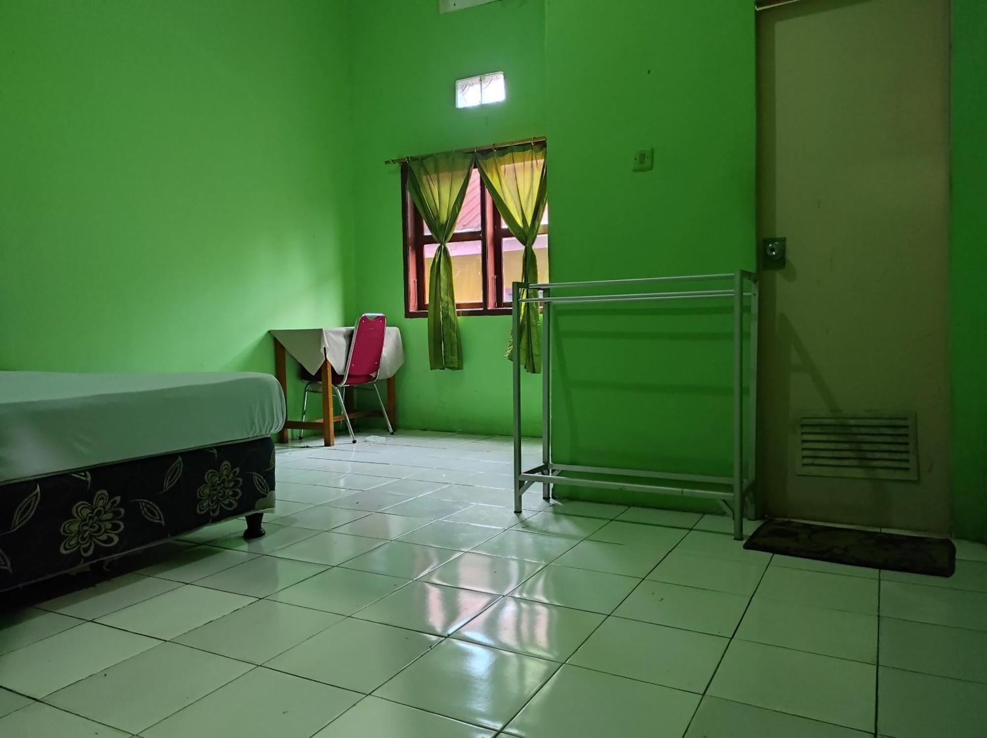 Oyo 93411 Syariah Hotel Tomborang Karema Esterno foto