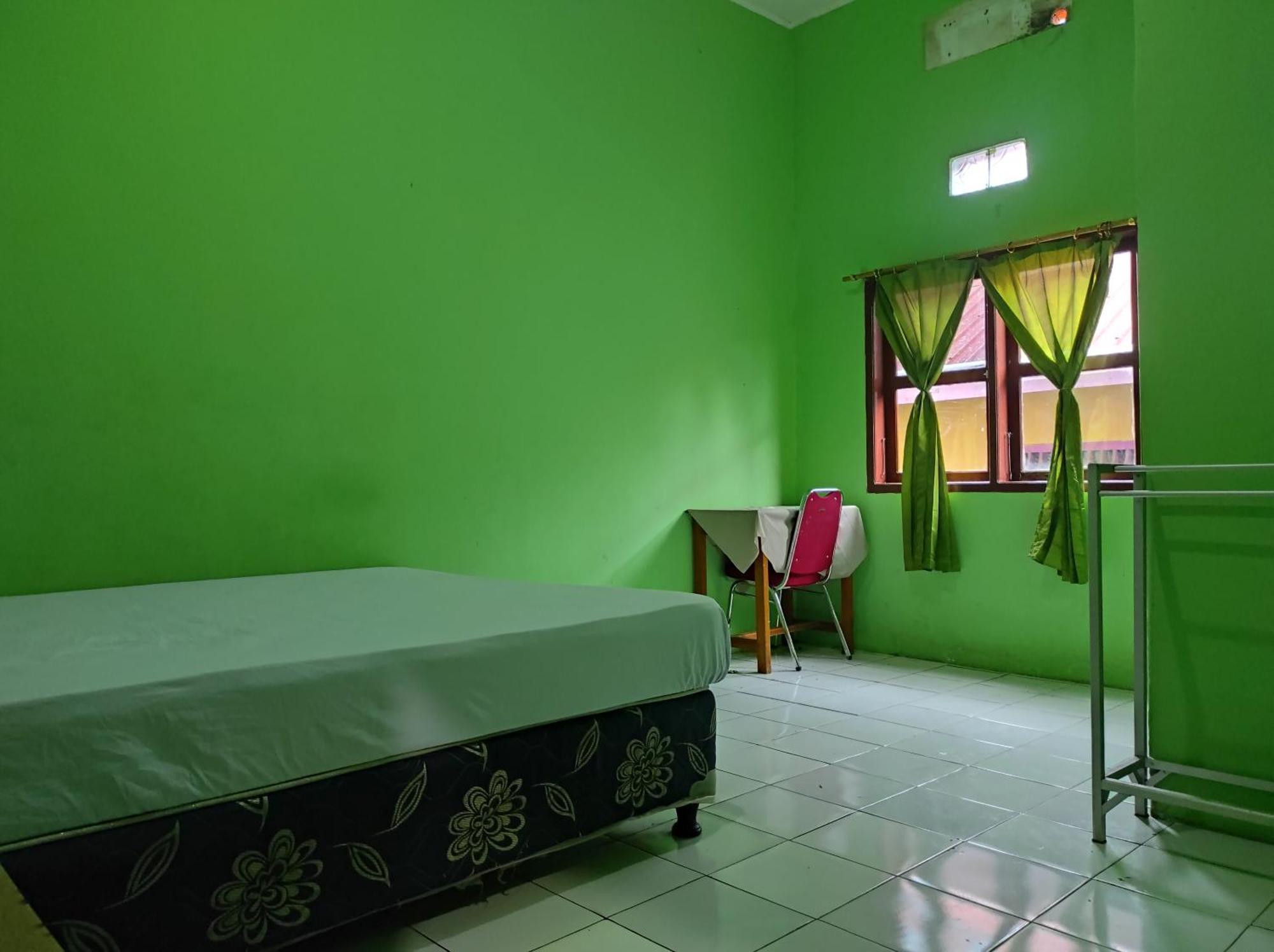 Oyo 93411 Syariah Hotel Tomborang Karema Esterno foto