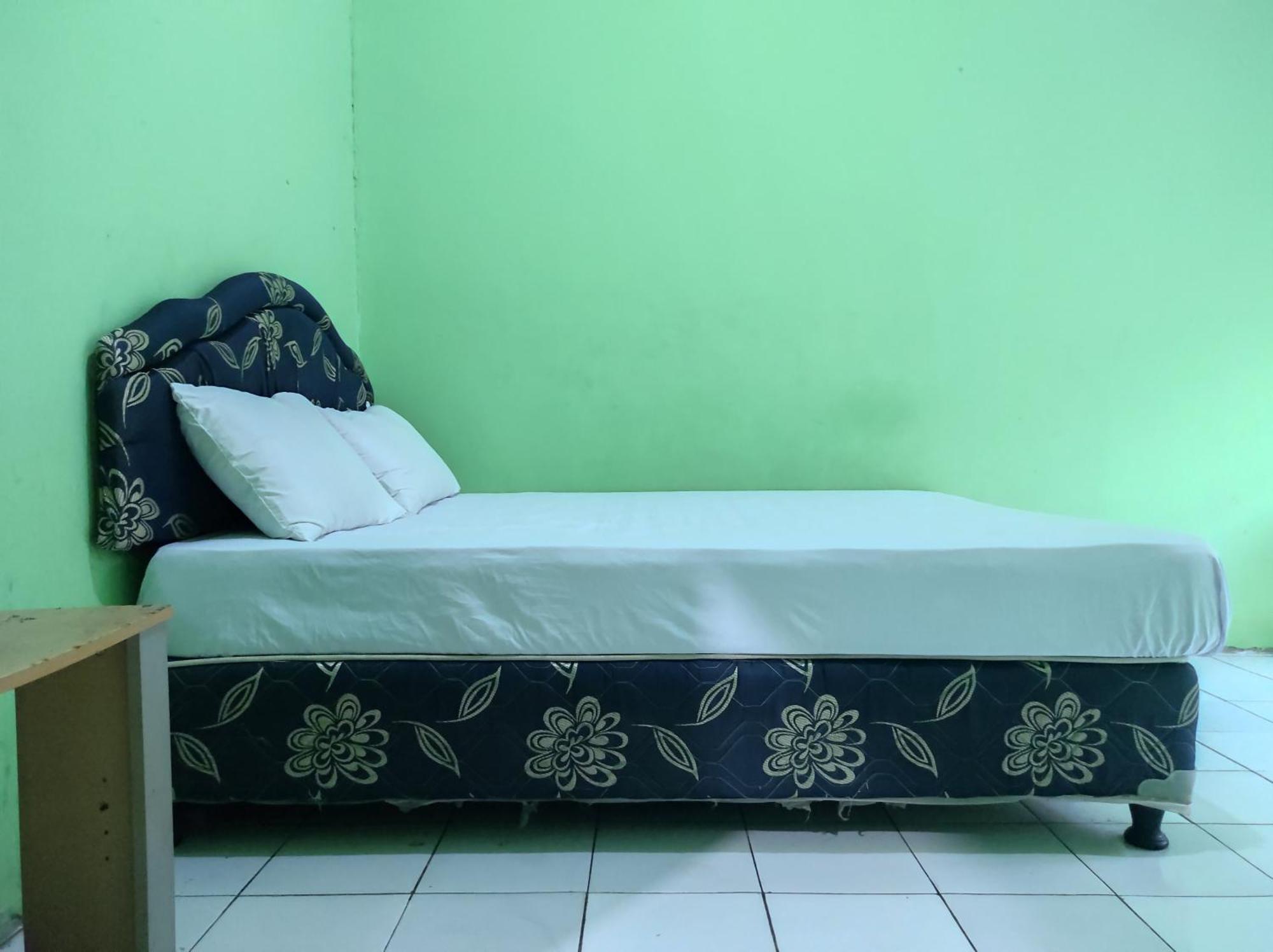 Oyo 93411 Syariah Hotel Tomborang Karema Esterno foto